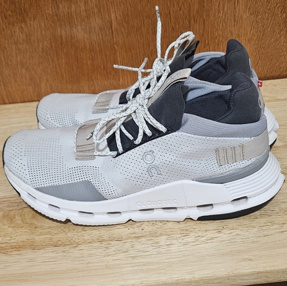 On Running Women's Black and White Sneakers Size 8.5 - Picture 3 of 16